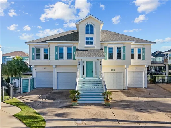 102 Bamaku Bnd, Tiki Island, TX 77554