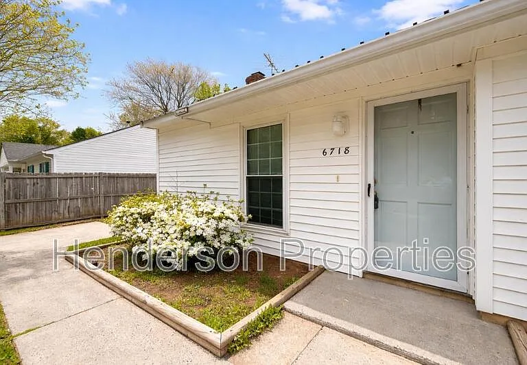 6718 Park Hickory Dr — Photo 2
