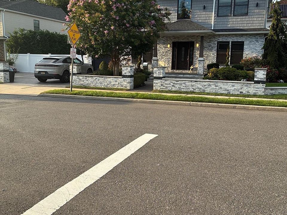 2nd image of 552 Dover Road