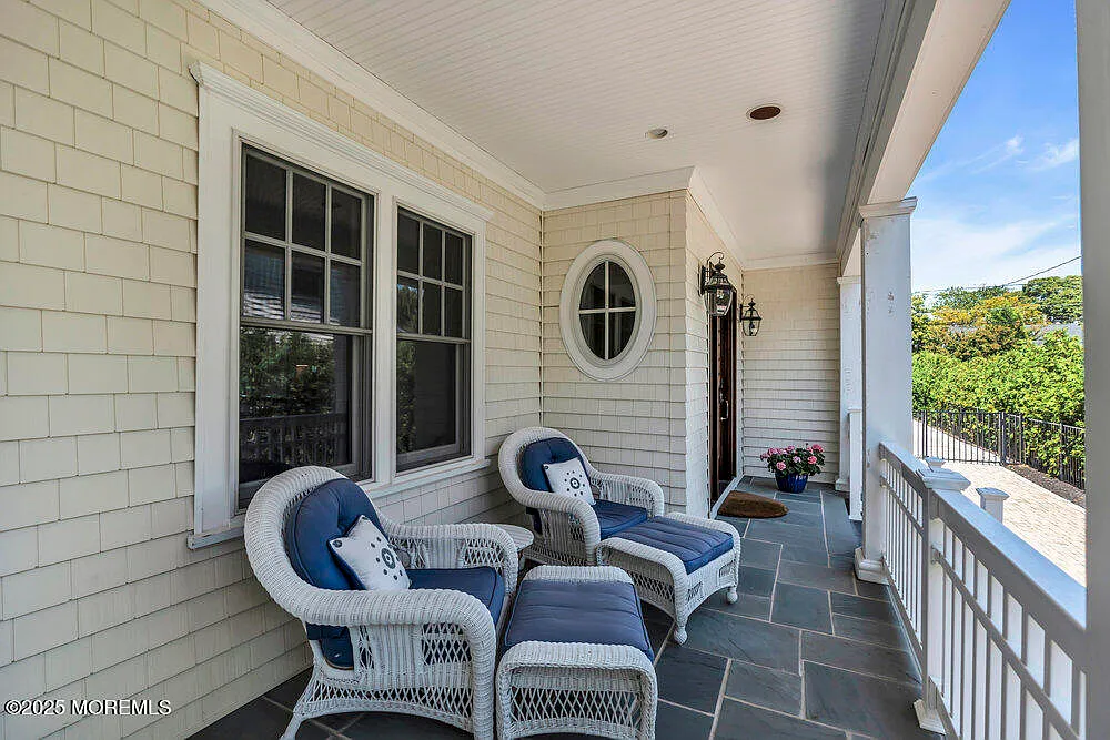 6 bed, 5.5 bath, 3984 sqft, $14,500 — Photo 3