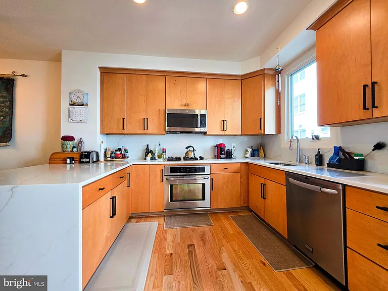 729 N Alfred St — Photo 5