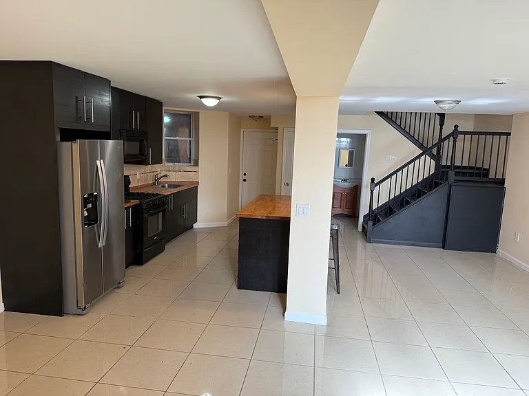 183 Thorne St — Photo 11
