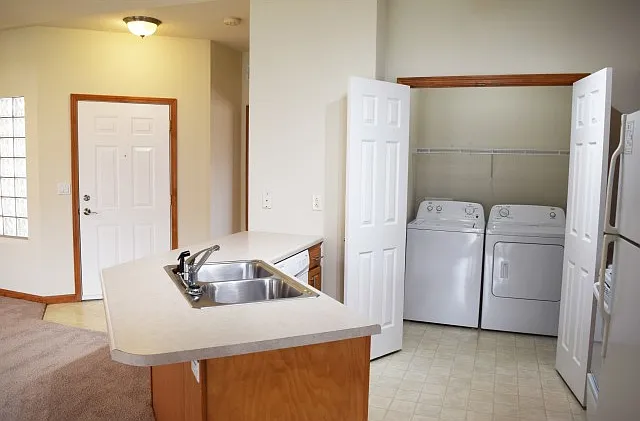 3901-4002 Crowwood Dr — Photo 7