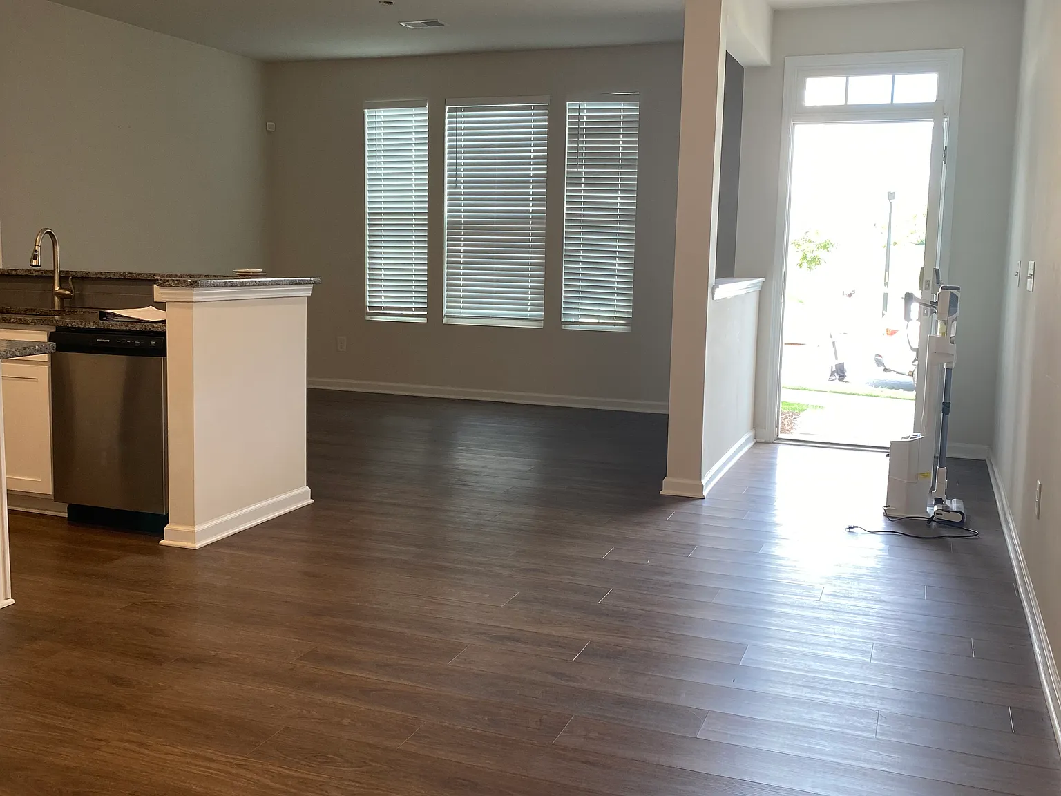 3 bed, 2000 sqft, $2,400 — Photo 4