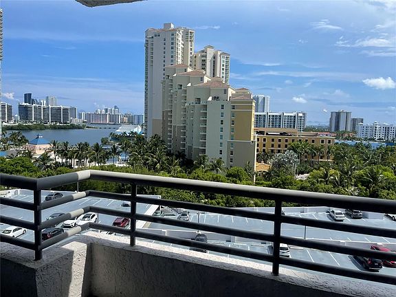 4th image of 3300 NE 191st St APT 1014