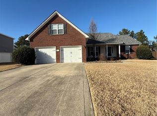 71 Yancey Ct, Spring Lake, NC 28390