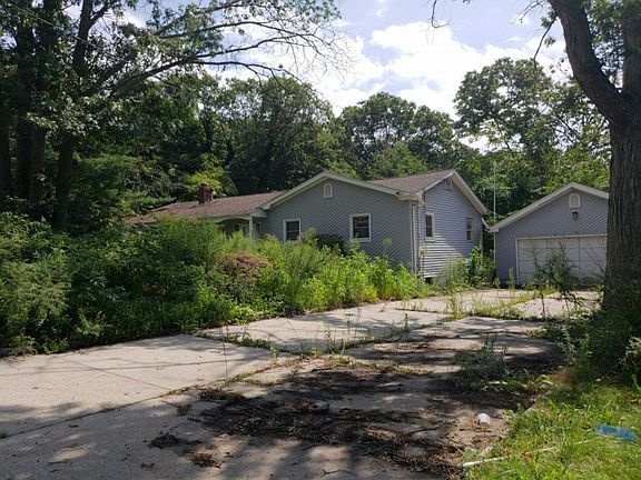3rd image of 334 Peconic Ave