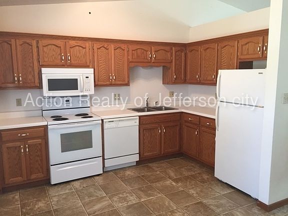 3rd image of 5003 Shady Ln