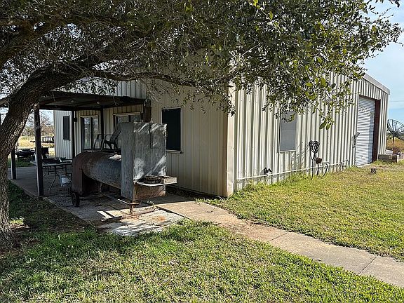 Party Barn w/ Wet Bar & Bath