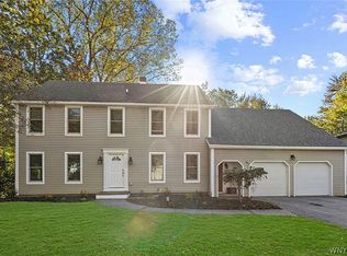 192 Wood Acres Dr, East Amherst, NY 14051