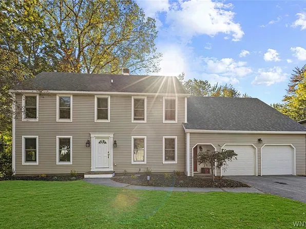 192 Wood Acres Dr, East Amherst, NY 14051
