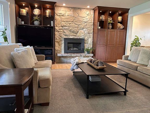 3rd image of 2685 Byron Rd