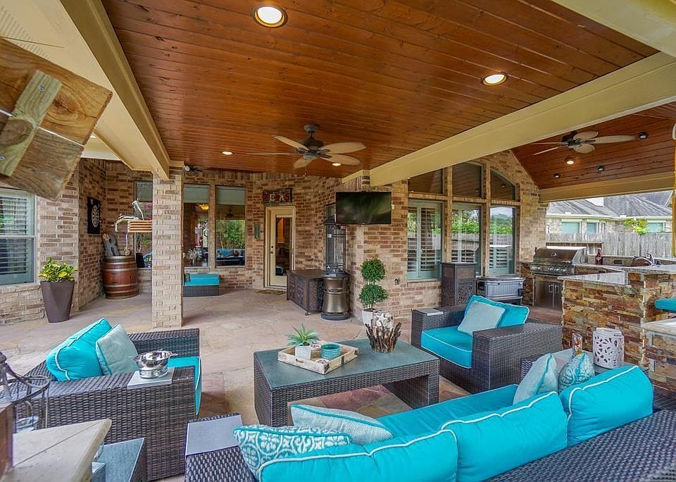 HUGE outdoor living area, that is ideal for year round relaxation!