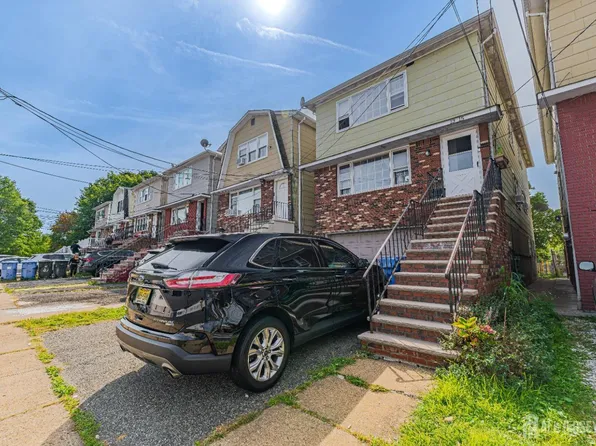 13-15 Dino Dr, Keasbey, NJ 08832