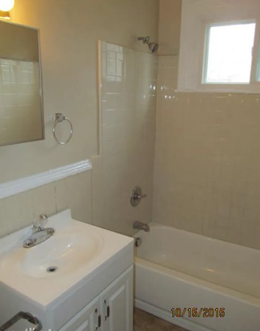 920 E Shiawassee — Photo 1