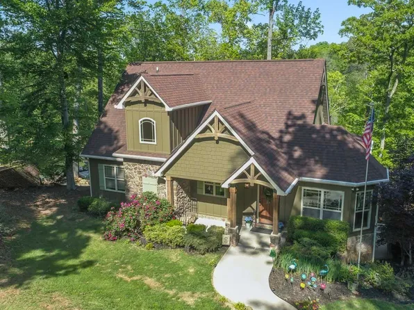 210 Lake Pines Rd, Jackson, GA 30233