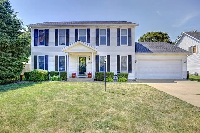 1605 Oak Park Dr photo 1