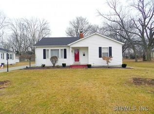 42 N Madison St, Trenton, IL 62293