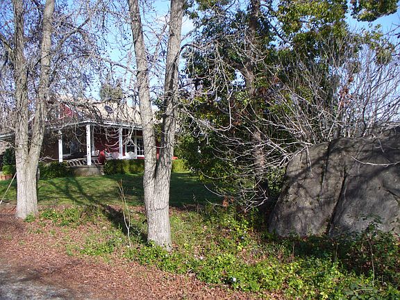 3rd image of 2355 Persimmon Ln