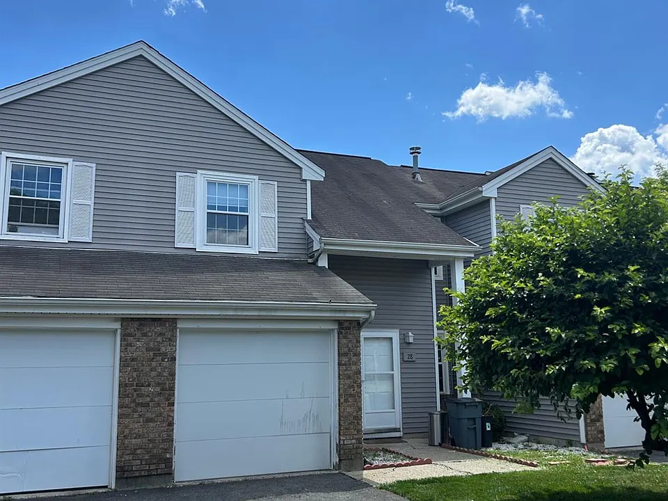 28 Renaissance Ln