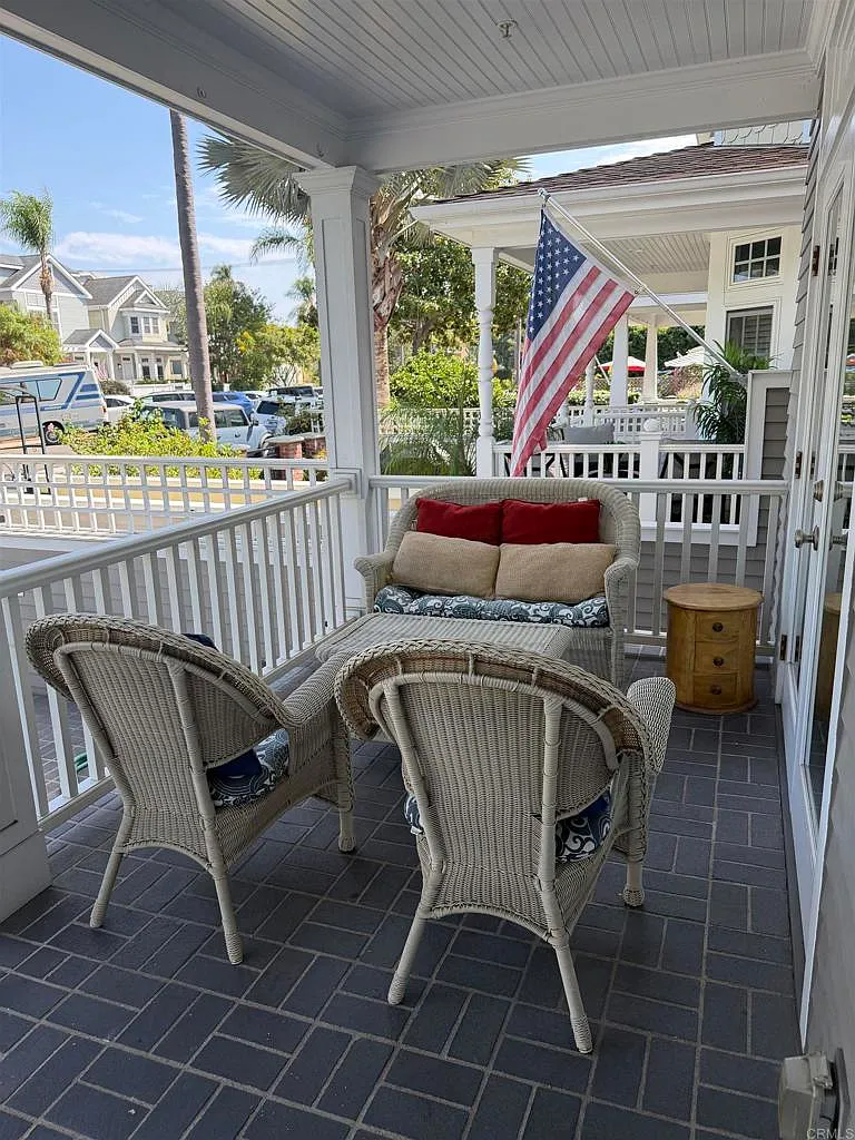 3 bed, 5.0 bath, 1958 sqft, $8,000 — Photo 3