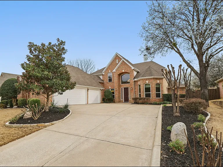 727 Ashleigh Ln — Photo 2