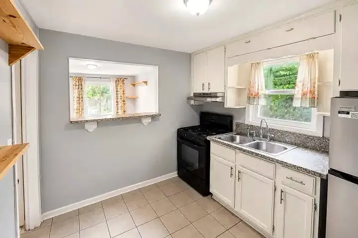 1155 United Ave SE #B — Photo 1
