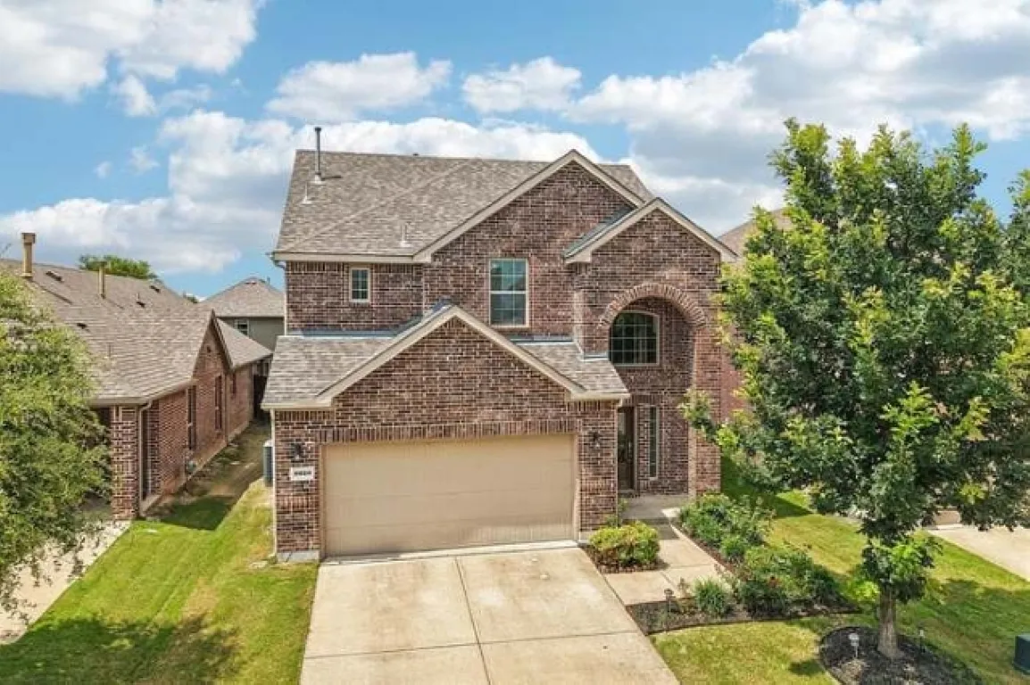 3 bed, 2.5 bath, 2223 sqft, $2,450 — Photo 2