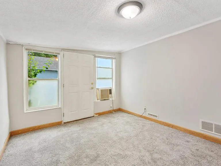 948 Cook Ave E — Photo 3