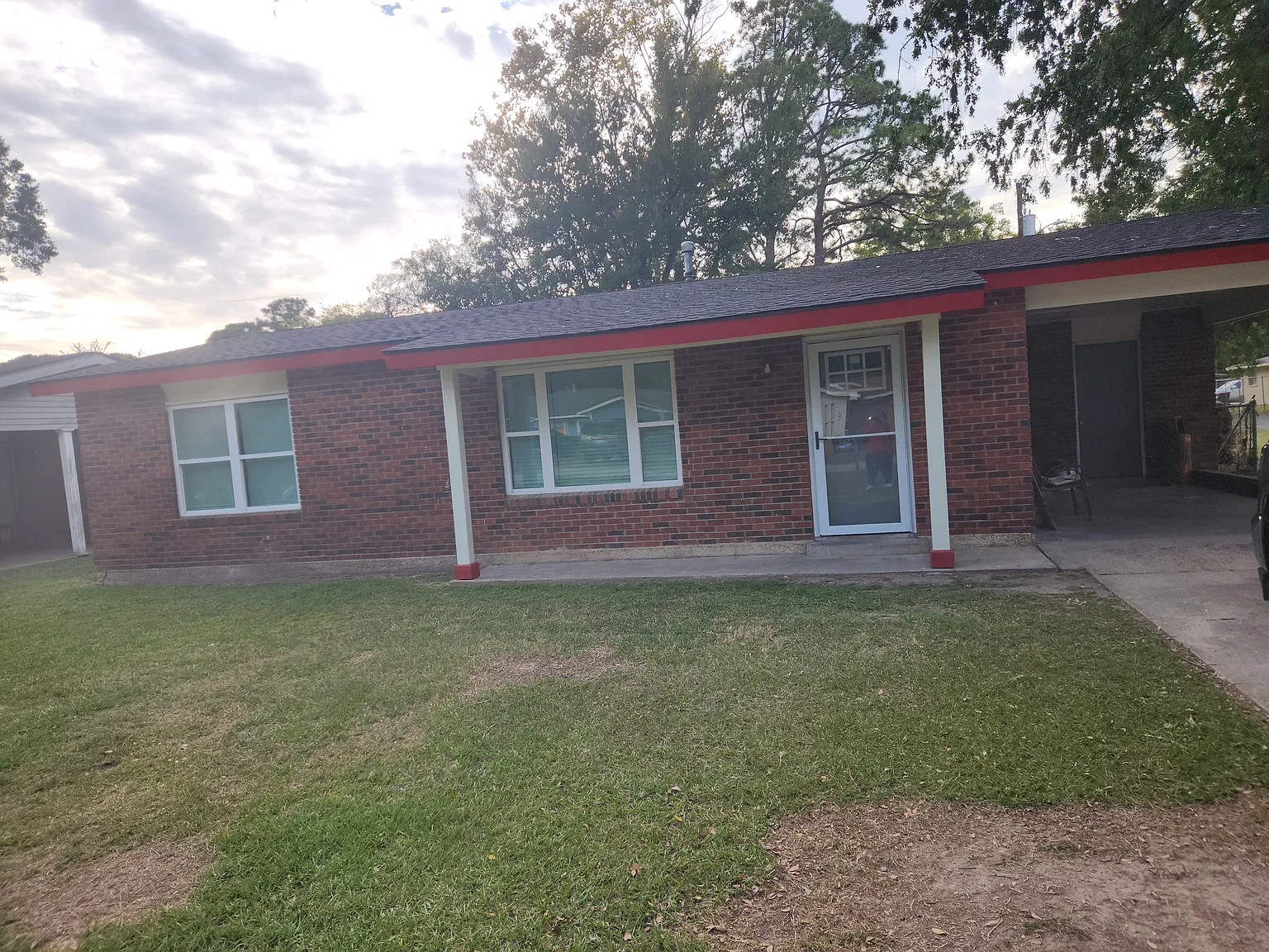 3 bed, 936 sqft, $1,300 — Photo 1