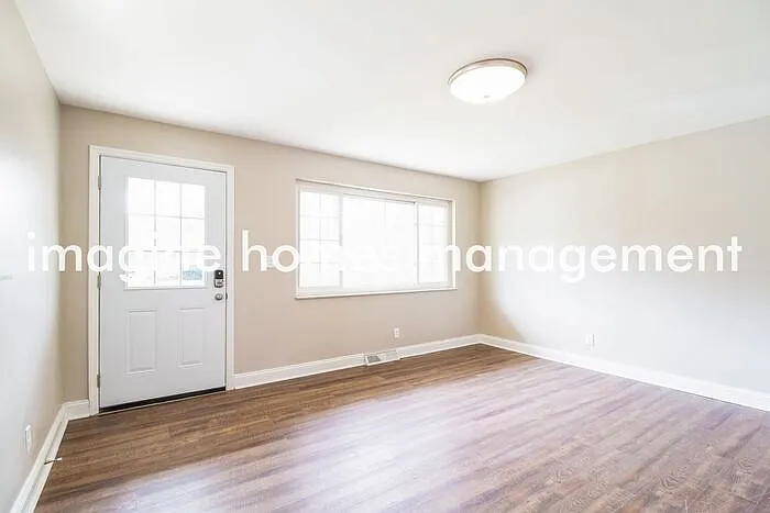 4 bed, 2.0 bath, 945 sqft, $2,179 — Photo 4
