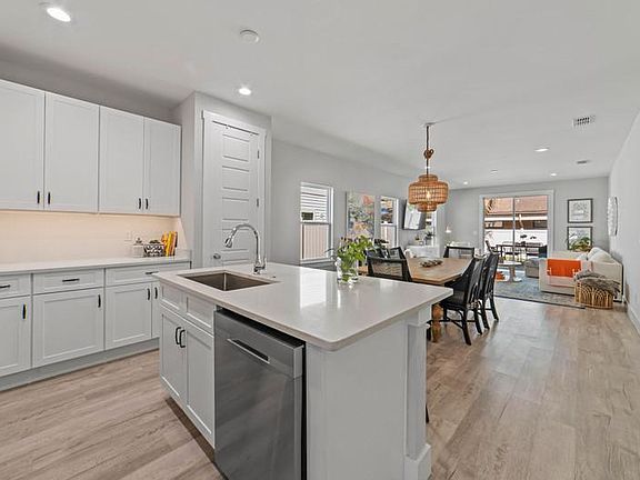 3rd image of 809 7th Ave S