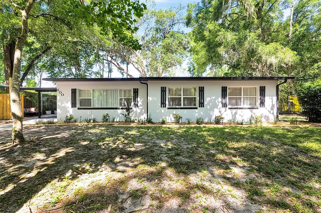 3 bed, 2.0 bath, 1399 sqft, $2,400 — Photo 1