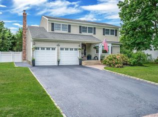 280 Pipe Stave Hollow Rd, Mount Sinai, NY 11766