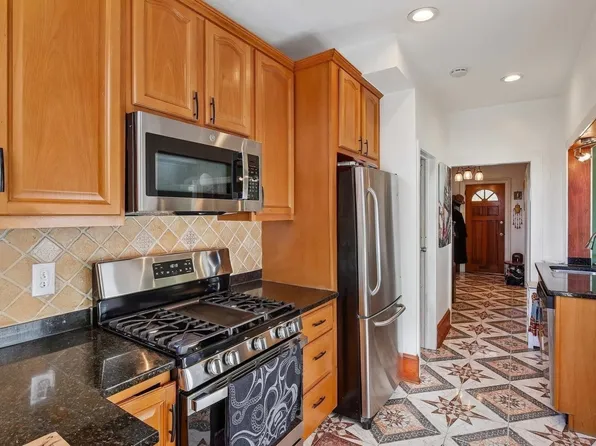 2014 New York Avenue image 9 of 32