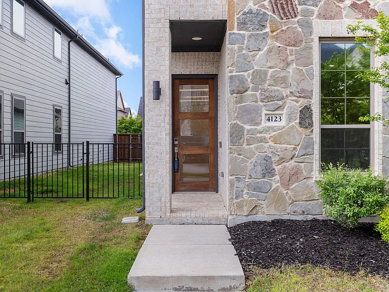 4123 Curtiss Dr — Photo 29