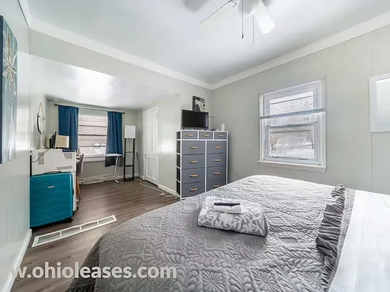 3777 Irving Park Ave — Photo 19