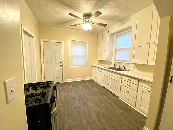 Bright, spacious kitchen
