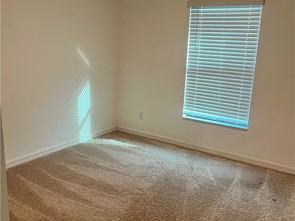 3rd image of 862 WINWOOD CIR