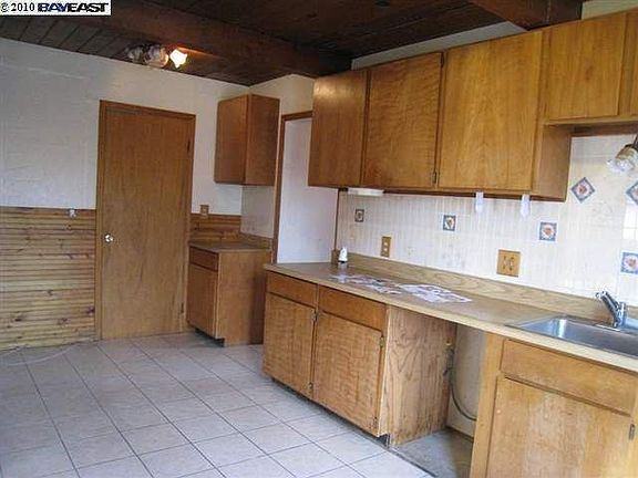 3rd image of 22691 Fuller Ave