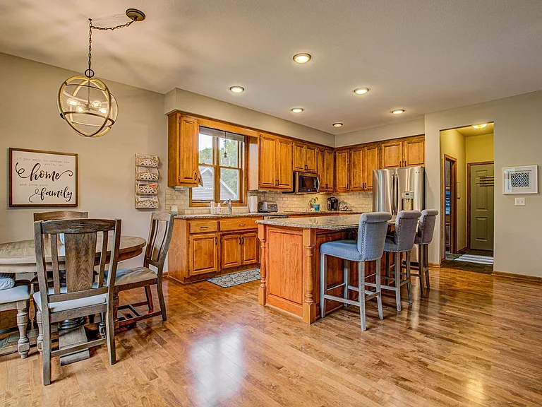 2456 Hunter Dr — Photo 4