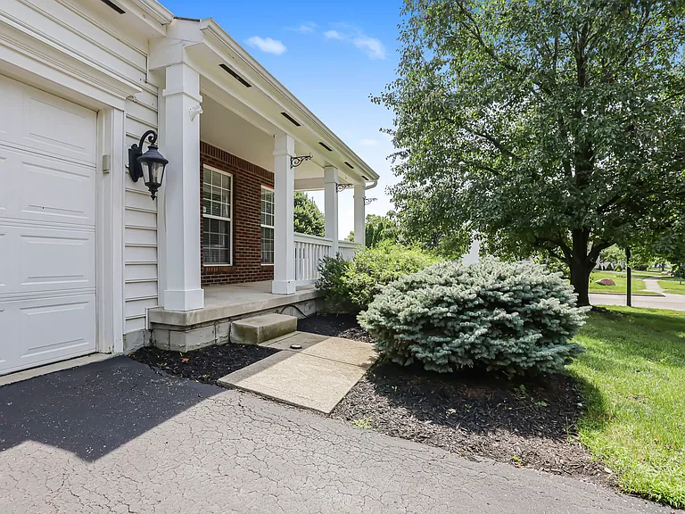 4392 Greensbury Dr — Photo 8