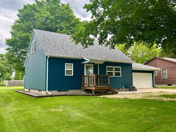 512 8th St, Gaylord, MN 55334