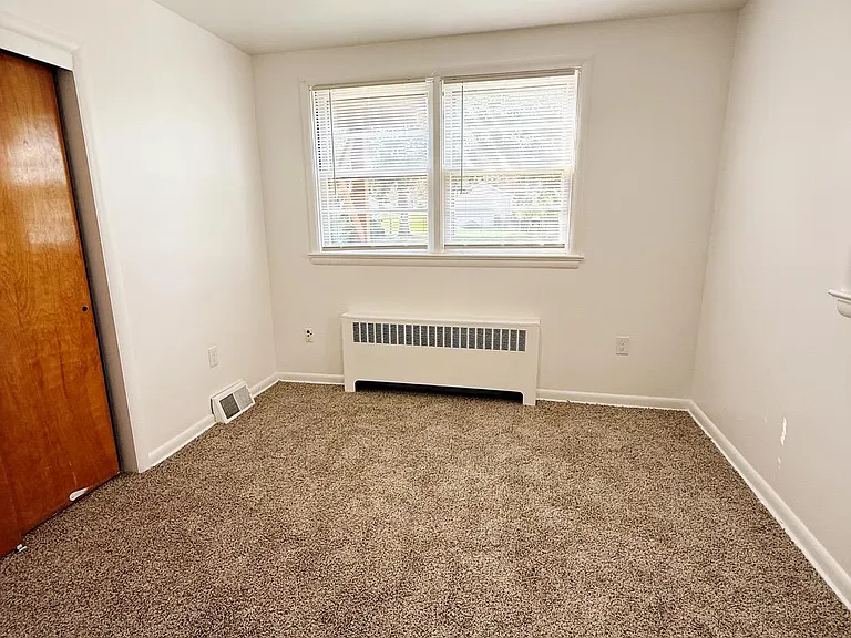 633 Noble St — Photo 13