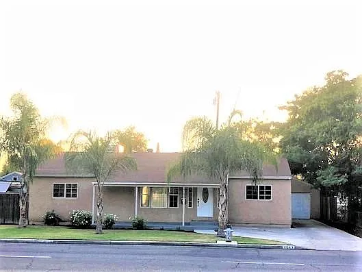 4043 N Palm Ave photo 1