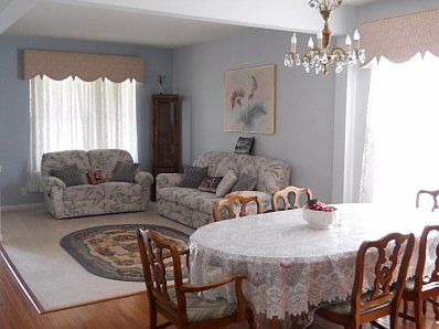 LIVING RM/DINING RM
