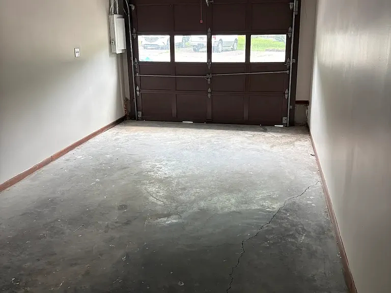 102 Greenwood Ln — Photo 2