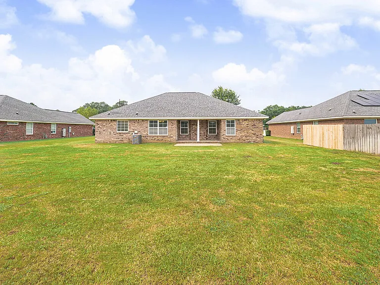 2740 Foxcroft Cir — Photo 4