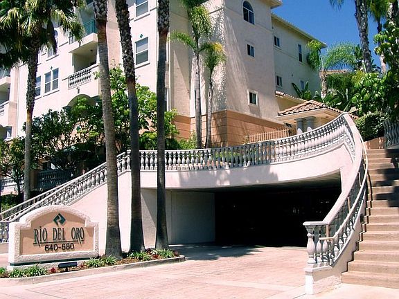 2nd image of 680 Camino De La Reina APT 2304
