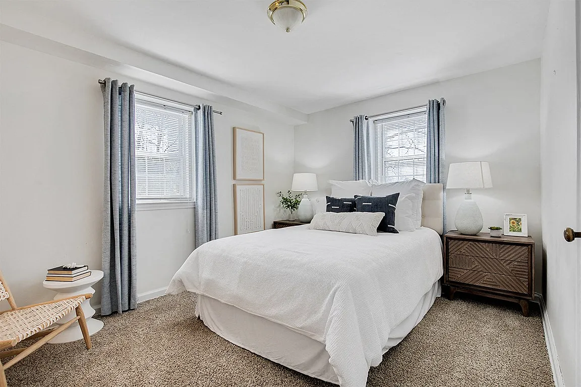 Cross Country Manor Apartments — Photo 4